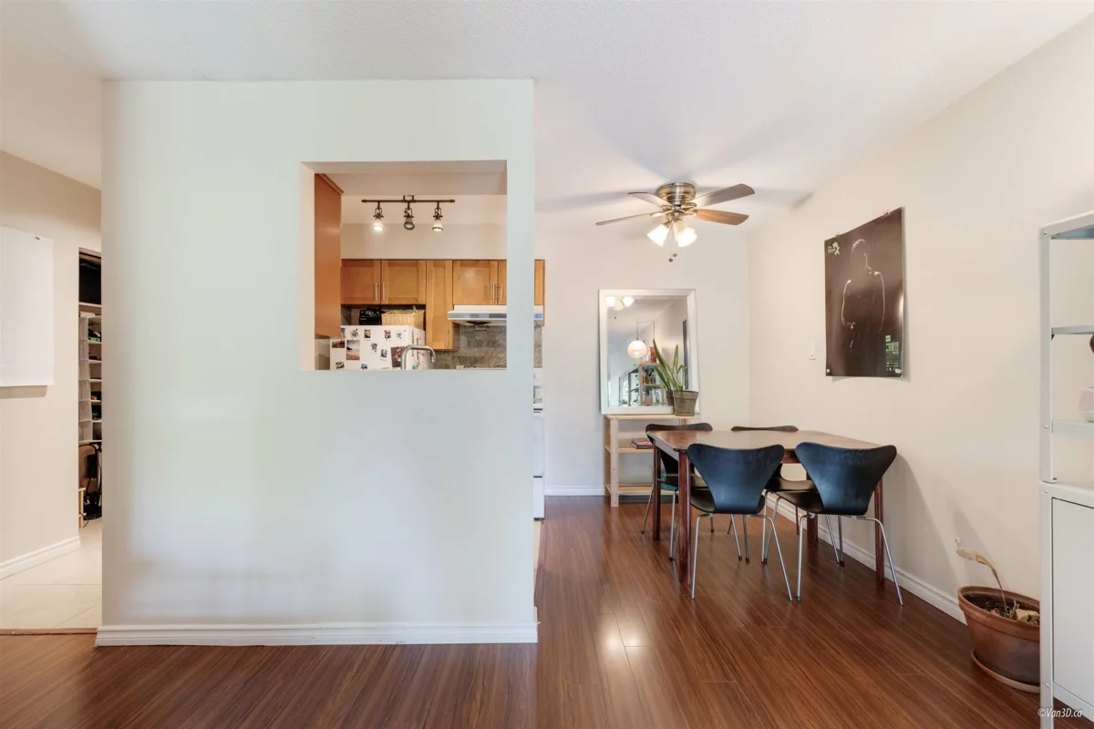 Breakfast Nook Photo of 116 36 E 14th Avenue, Vancouver, BC