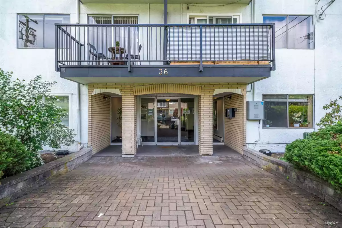 Entry Foyer Photo of 116 36 E 14th Avenue, Vancouver, BC