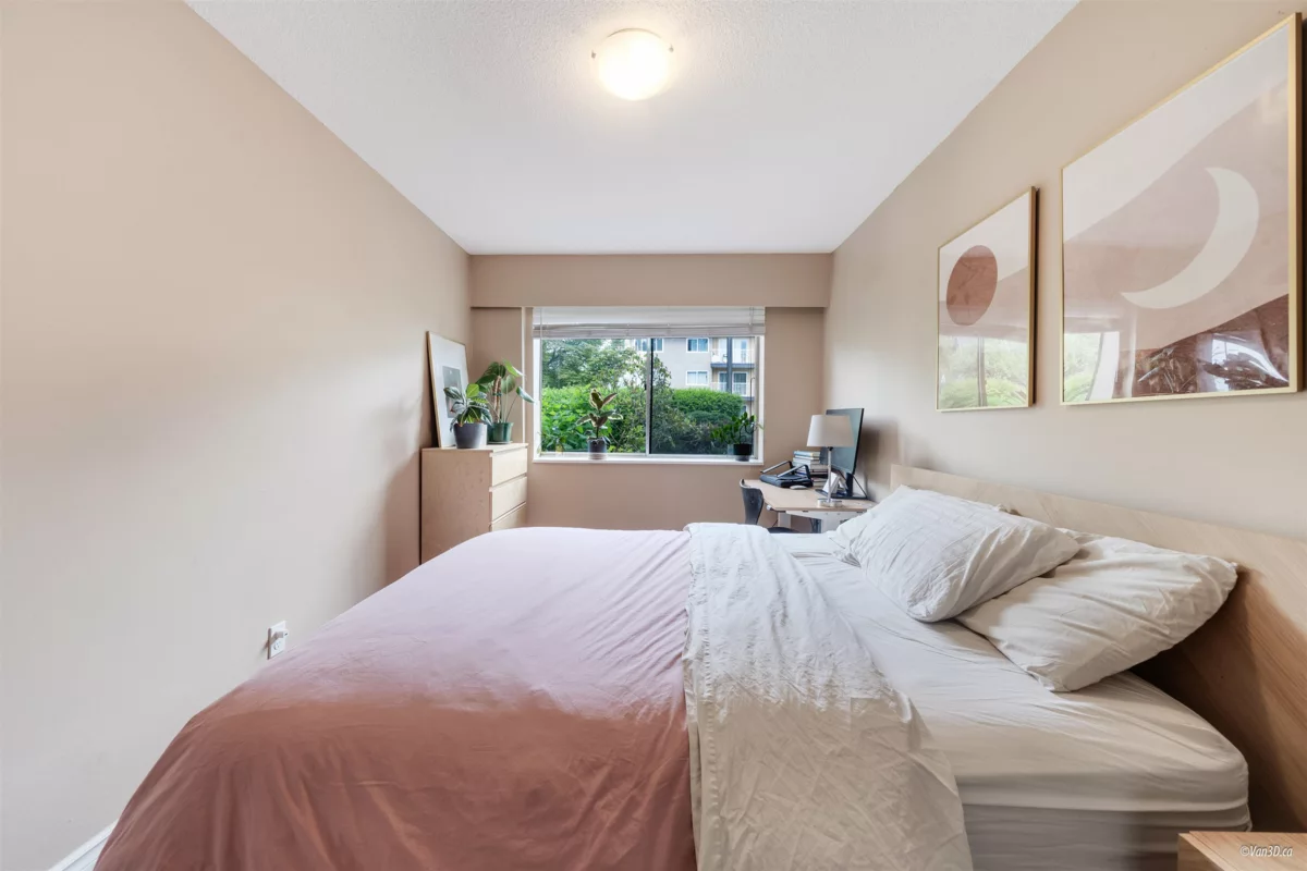 Guest Bathroom Photo of 116 36 E 14th Avenue, Vancouver, BC