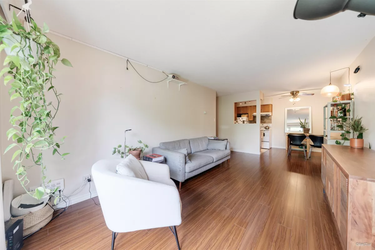 Kitchen Island Photo of 116 36 E 14th Avenue, Vancouver, BC