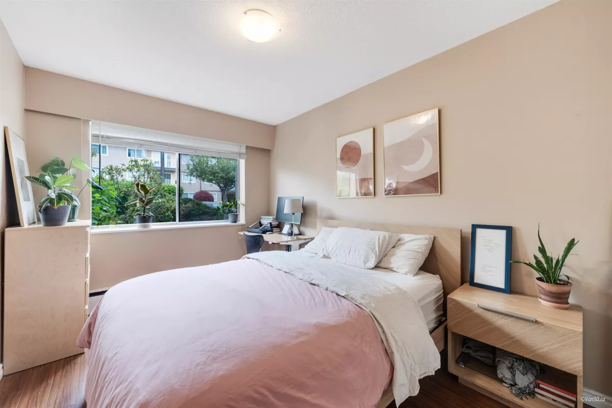 Powder Room Photo of 116 36 E 14th Avenue, Vancouver, BC