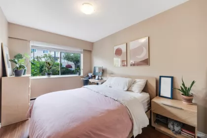 Powder Room Photo of 116 36 E 14th Avenue, Vancouver, BC