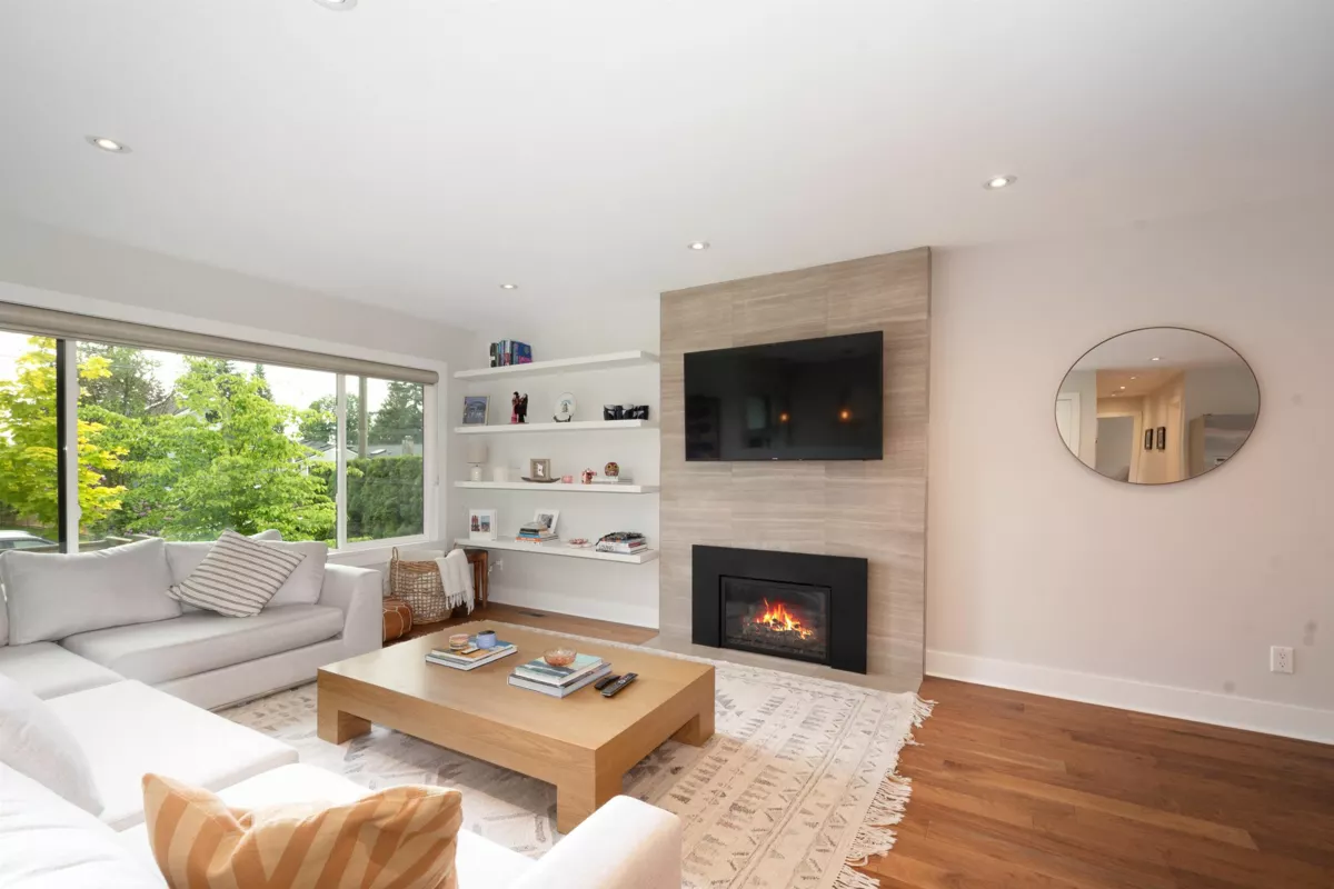 Dining Area Photo of 328 E 22nd Street, North Vancouver, BC