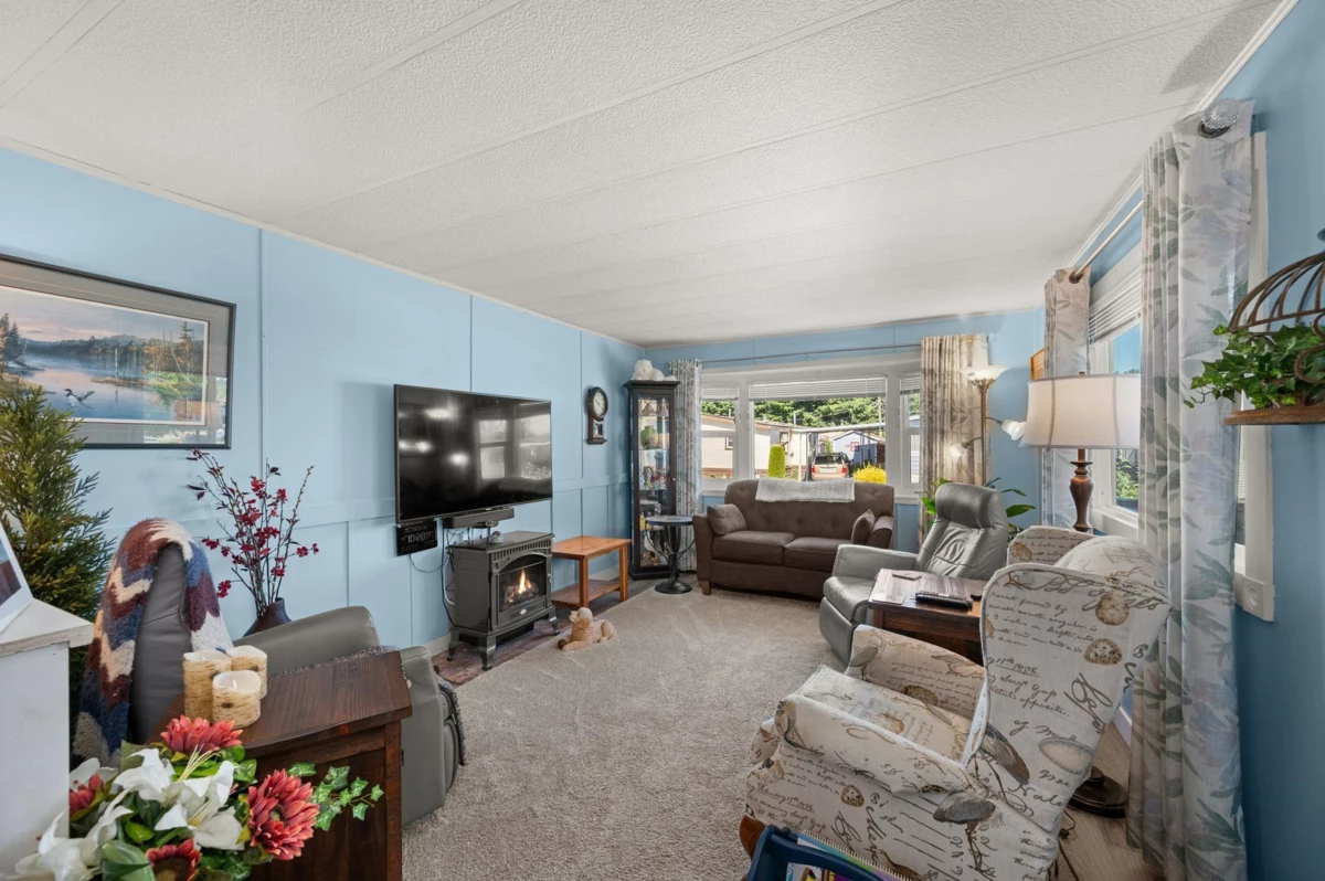 Dining Area Photo of 11 31313 Livingstone Avenue, Abbotsford, BC