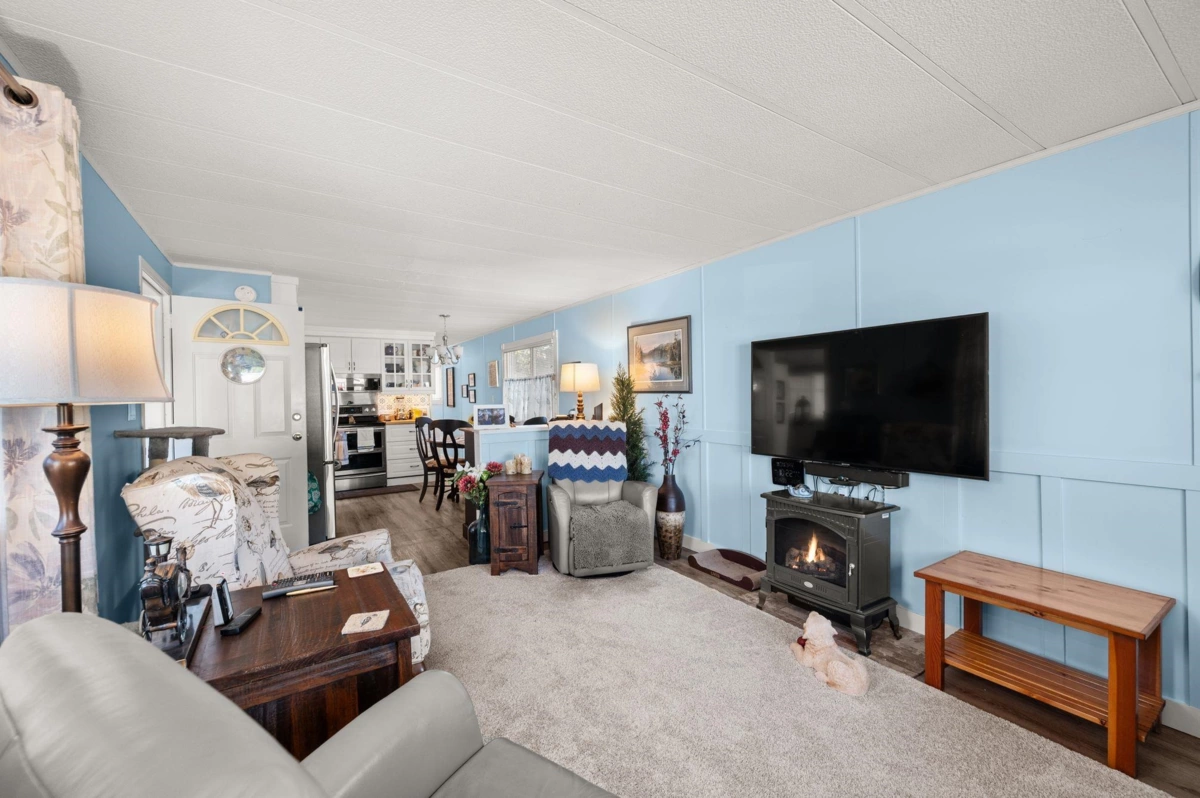 Kitchen Island Photo of 11 31313 Livingstone Avenue, Abbotsford, BC