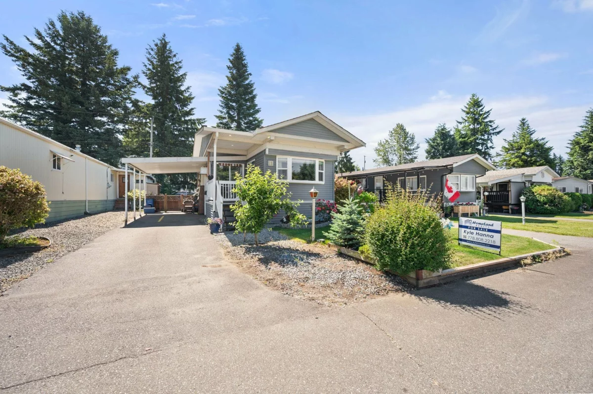 Living Room Photo of 11 31313 Livingstone Avenue, Abbotsford, BC