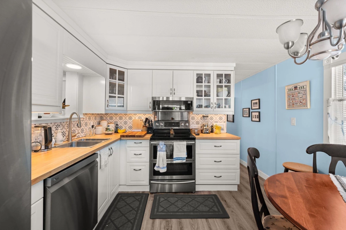 Primary Bathroom Photo of 11 31313 Livingstone Avenue, Abbotsford, BC