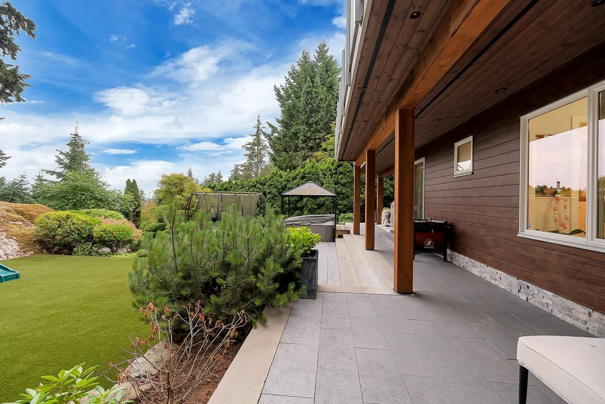 Aerial View of 3706 Southridge Place, West Vancouver, BC