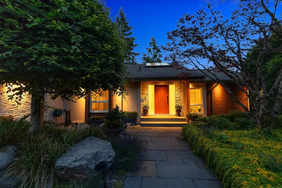Bedroom 2 Photo of 3706 Southridge Place, West Vancouver, BC