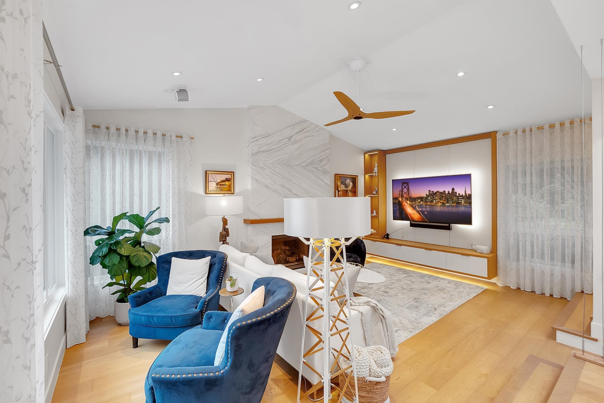 Breakfast Nook Photo of 3706 Southridge Place, West Vancouver, BC