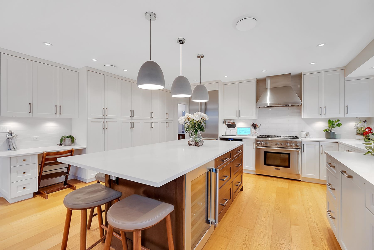 Entry Foyer Photo of 3706 Southridge Place, West Vancouver, BC