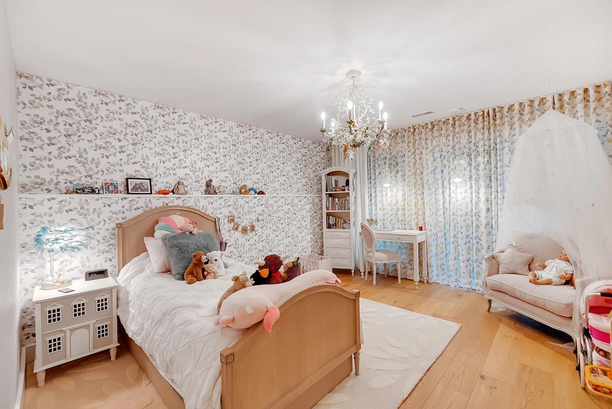 Front Yard Photo of 3706 Southridge Place, West Vancouver, BC