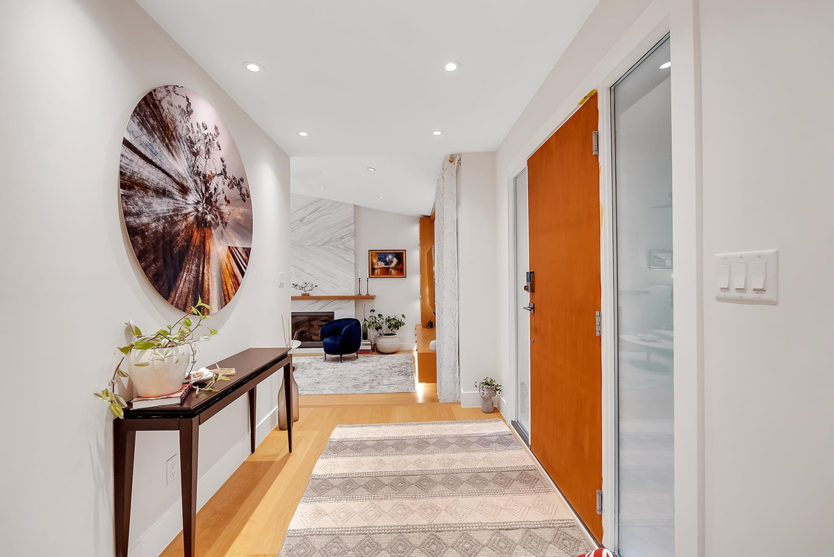 Hallway Photo of 3706 Southridge Place, West Vancouver, BC