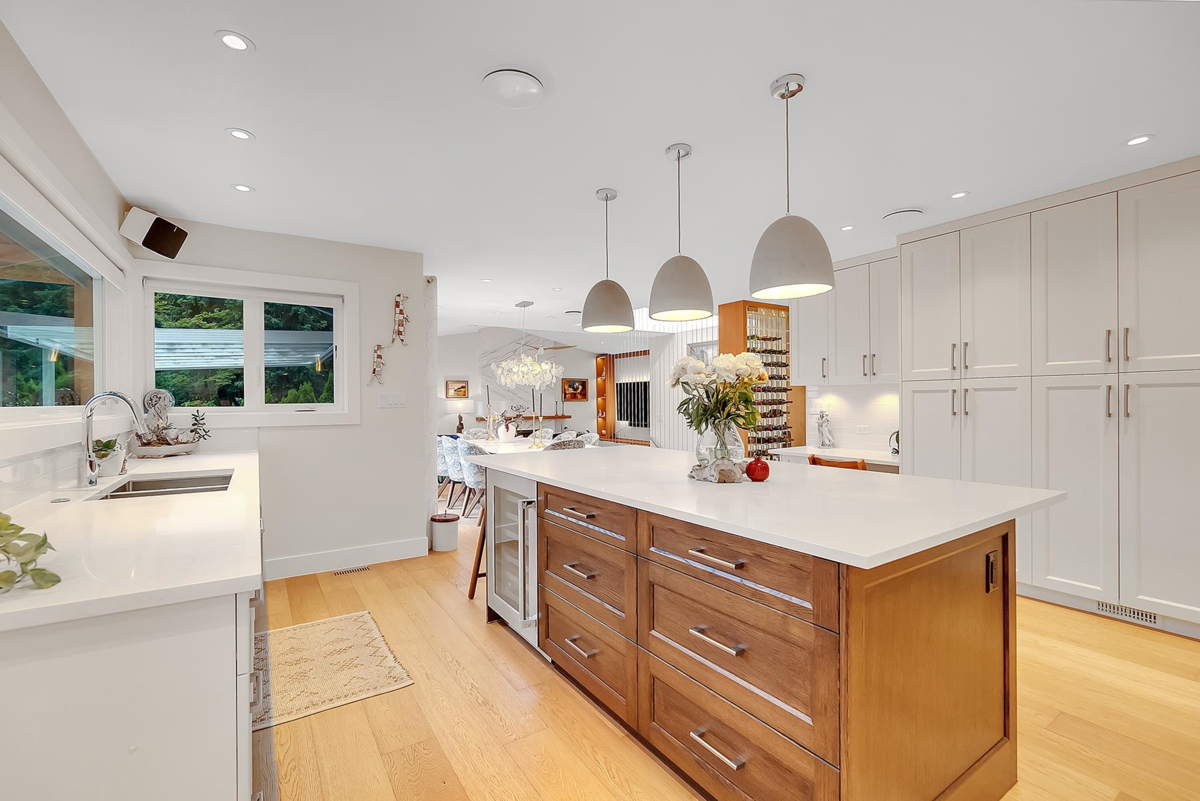 Laundry Room Photo of 3706 Southridge Place, West Vancouver, BC