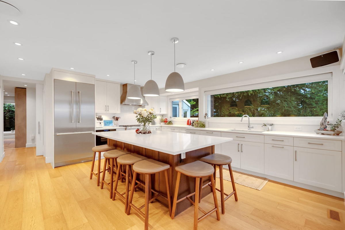 Mudroom Photo of 3706 Southridge Place, West Vancouver, BC