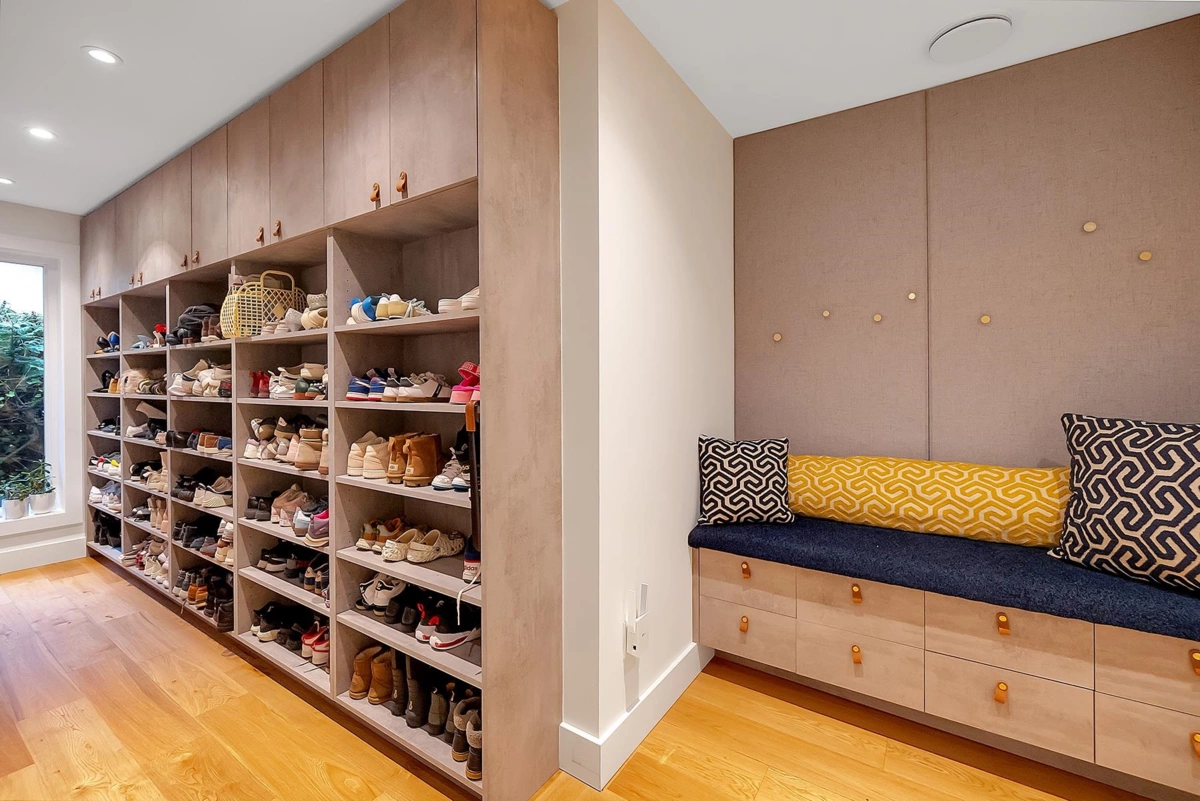 Pantry Photo of 3706 Southridge Place, West Vancouver, BC