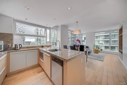 1109 1351 Continental Street, Vancouver, BC, Vancouver — Apartment/Condo for sale