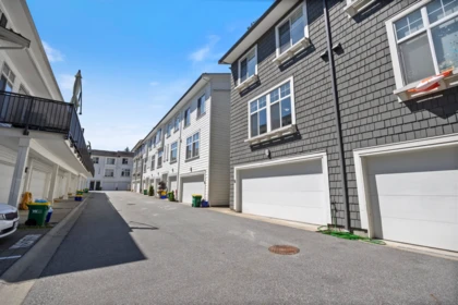 15 10433 158 Street, Surrey, BC, Surrey — Townhouse for sale