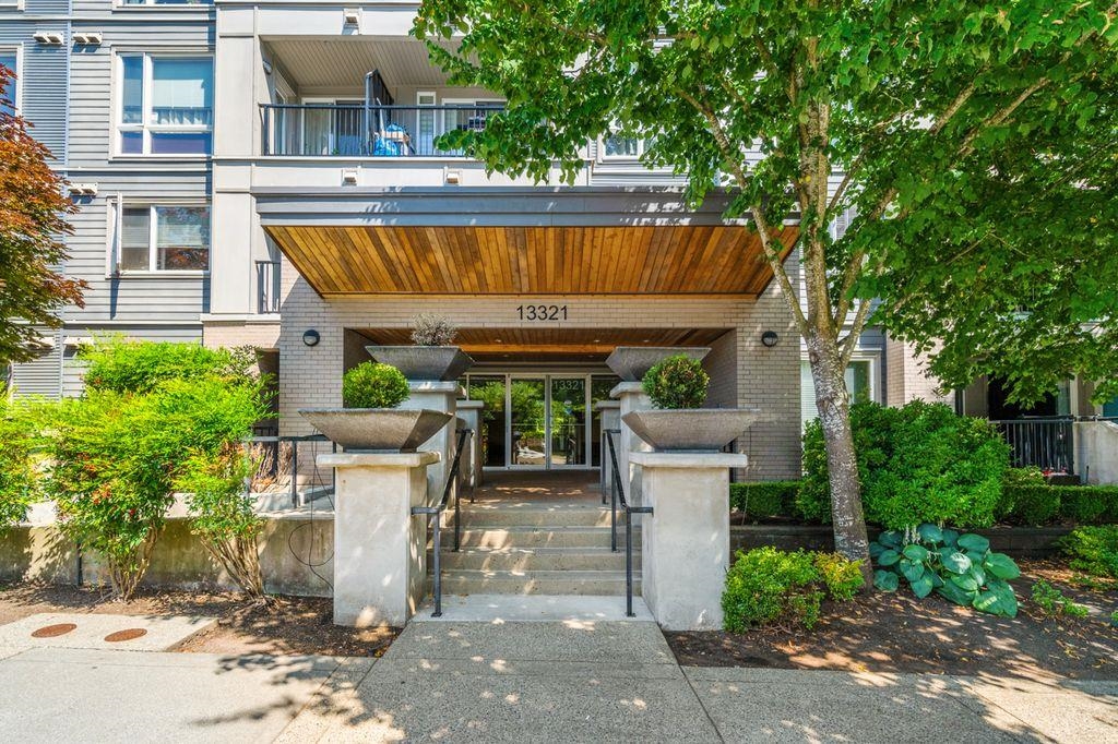 Basement Recreation Room Photo of 439 13321 102a Avenue, Surrey, BC