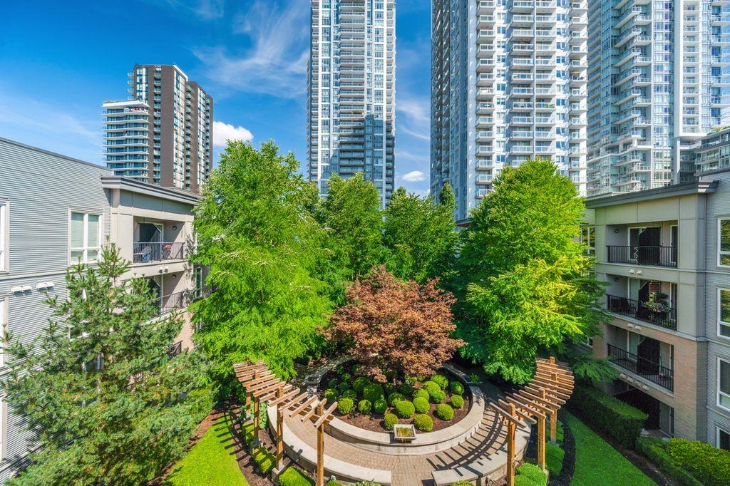 Powder Room Photo of 439 13321 102a Avenue, Surrey, BC