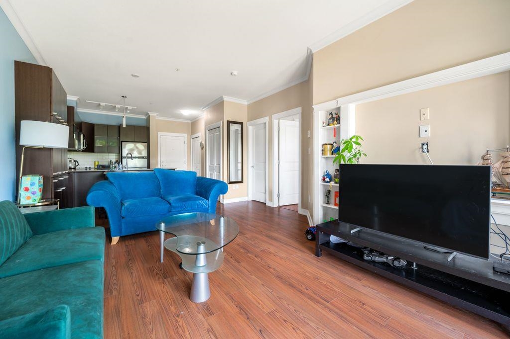 Walk-In Closet Photo of 439 13321 102a Avenue, Surrey, BC