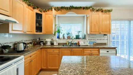 Breakfast Nook Photo of 2802 E 45th Avenue, Vancouver, BC