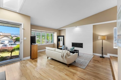 22098 Kerry Crescent, Maple Ridge, BC, Maple Ridge — Single Family Residence for sale