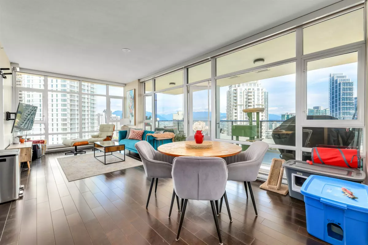 Kitchen Island Photo of 1801 6168 Wilson Avenue, Burnaby, BC