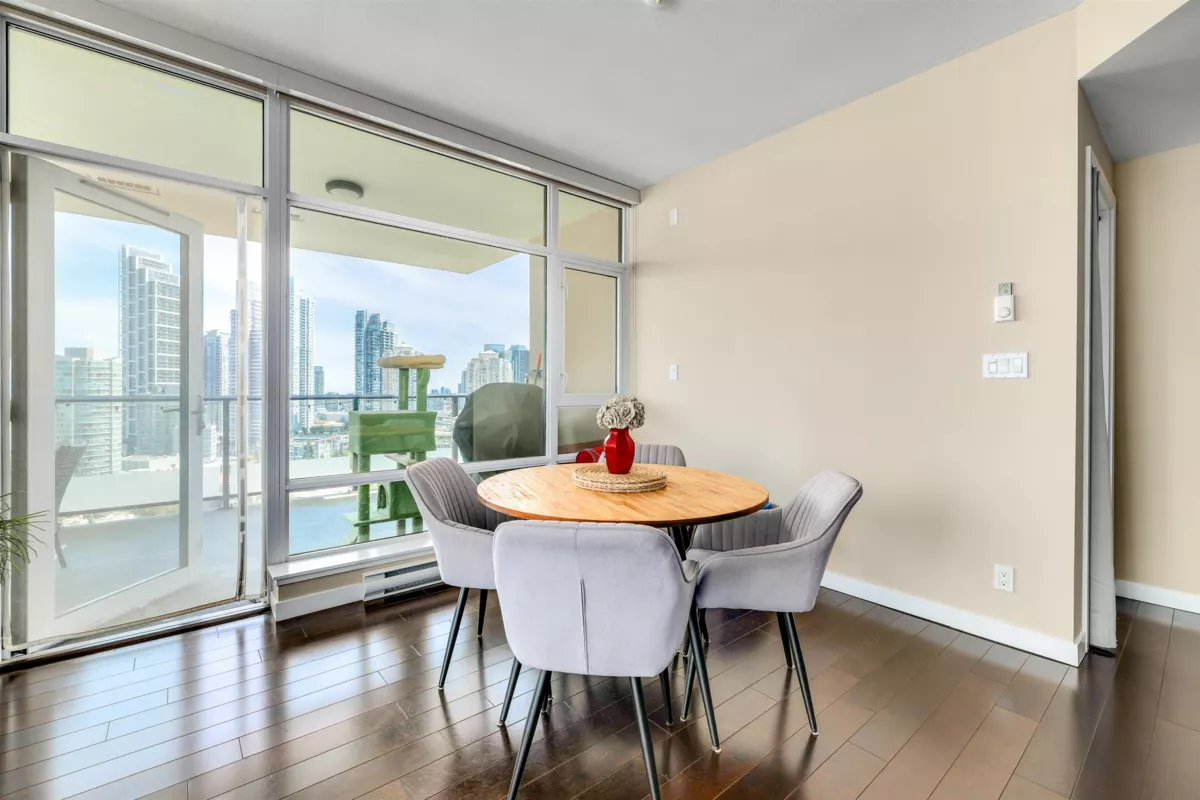 Kitchen Photo of 1801 6168 Wilson Avenue, Burnaby, BC
