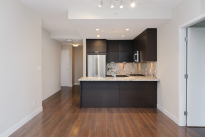 207 2077 Rosser Avenue, Burnaby, BC, Burnaby — Apartment/Condo for sale