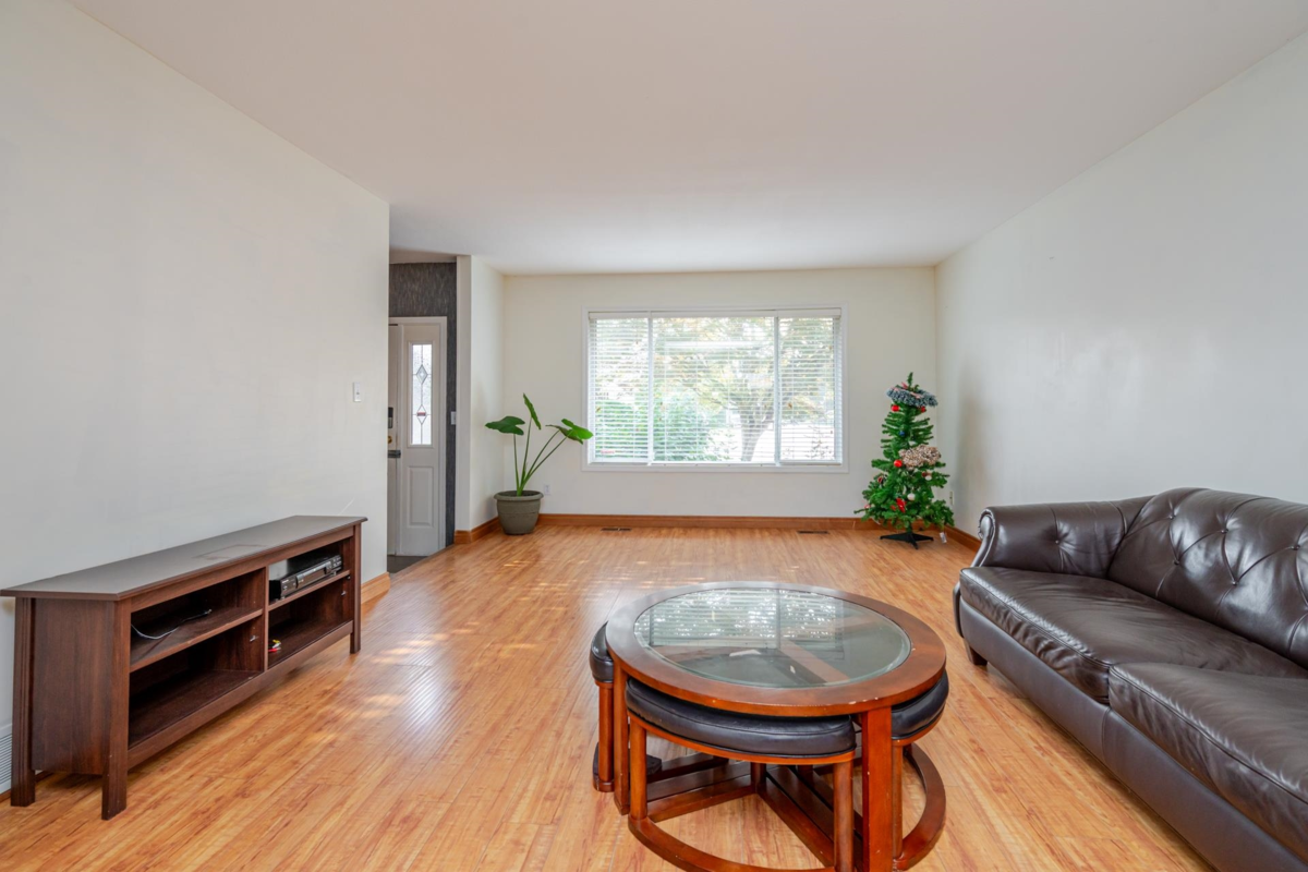 Dining Area Photo of 6051 Glenroy Drive, Chilliwack, BC