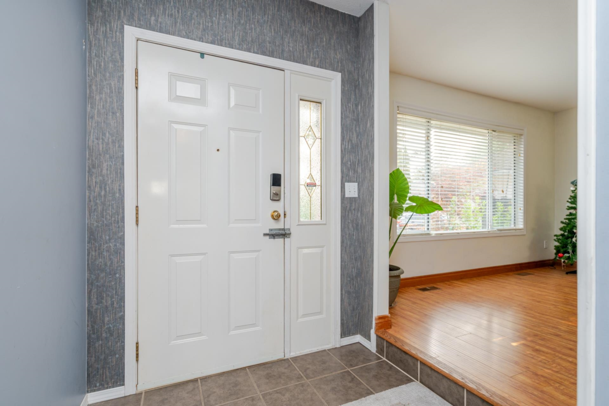Living Room Photo of 6051 Glenroy Drive, Chilliwack, BC