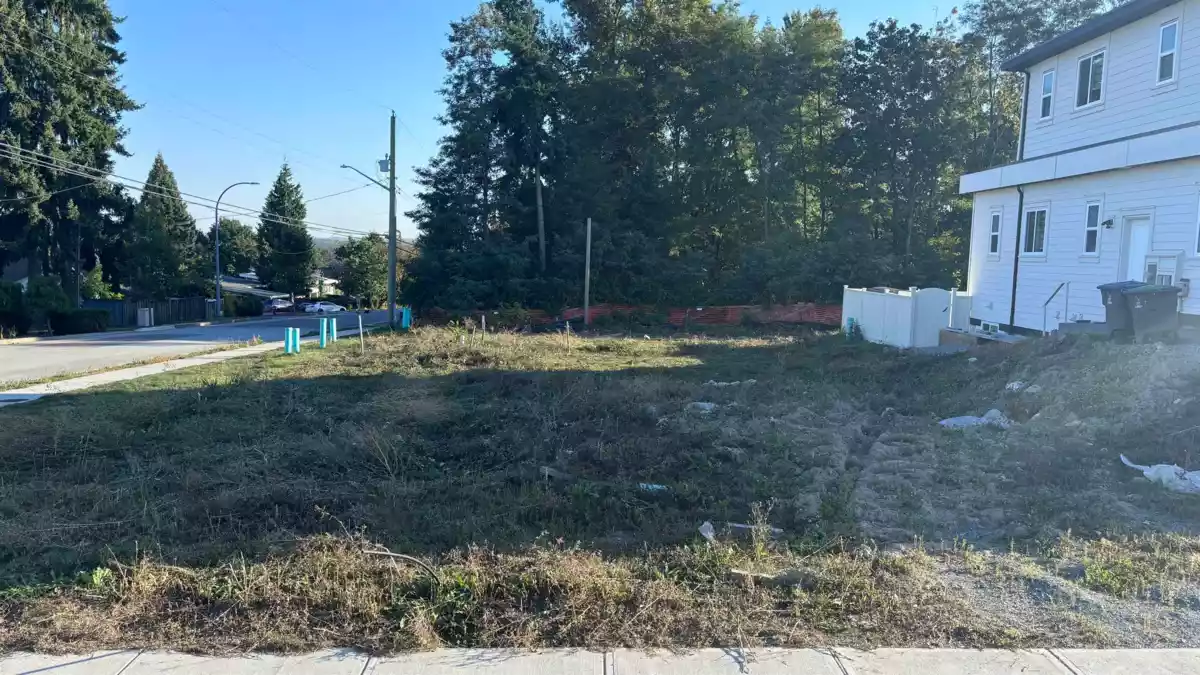 Exterior Front Photo of 18998 62 Avenue, Surrey, BC