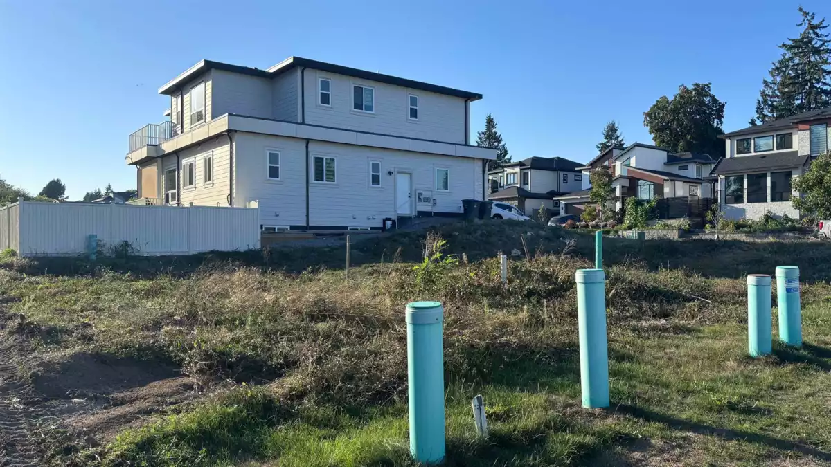 Family Room Photo of 18998 62 Avenue, Surrey, BC