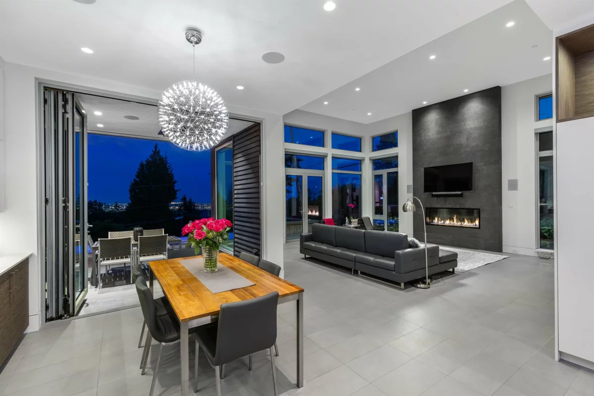 Breakfast Nook Photo of 1065 Groveland Road, West Vancouver, BC