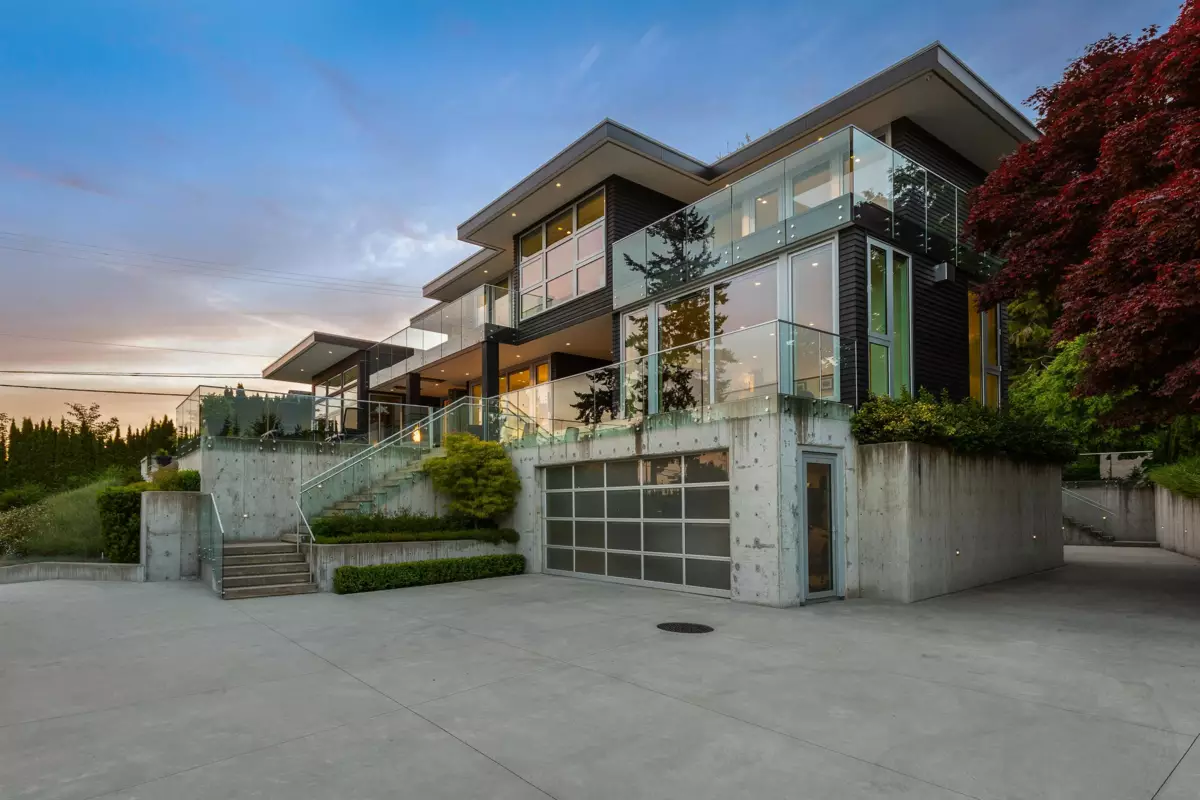 Front Yard Photo of 1065 Groveland Road, West Vancouver, BC