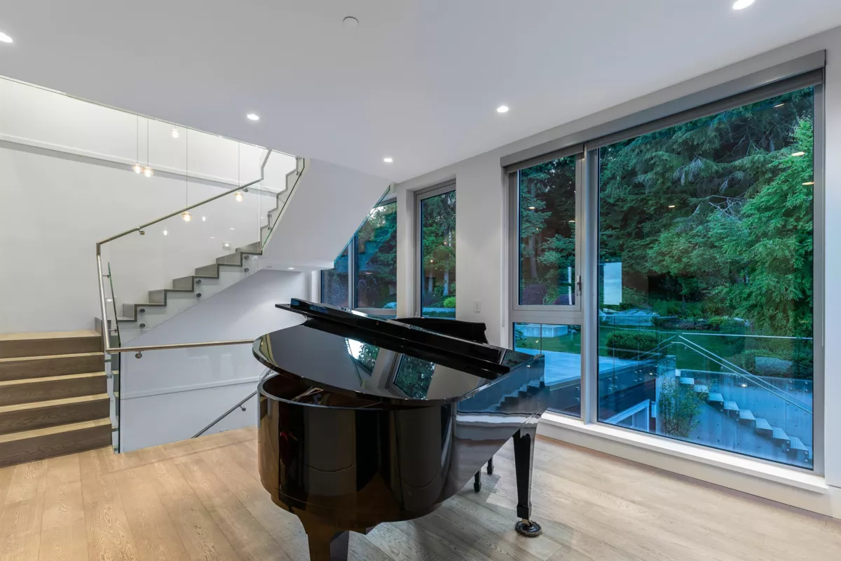 Guest Bathroom Photo of 1065 Groveland Road, West Vancouver, BC