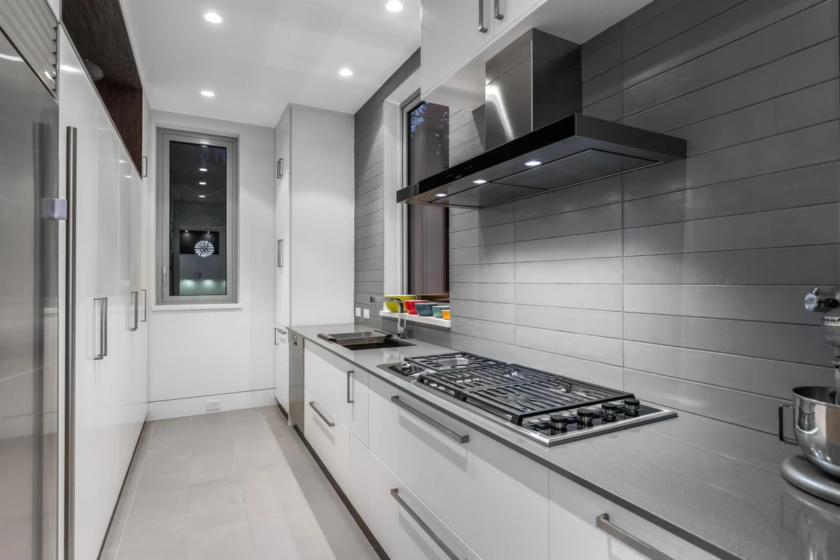 Walk-In Closet Photo of 1065 Groveland Road, West Vancouver, BC