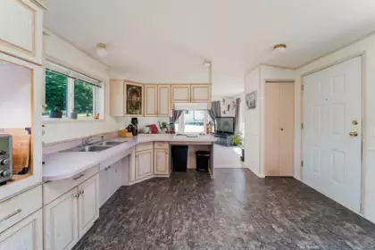 Guest Bathroom Photo of 28555 104 Avenue, Maple Ridge, BC