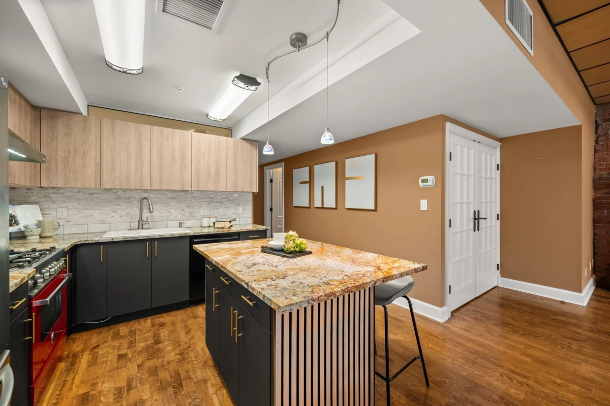 Walk-In Closet Photo of 301 1155 Mainland Street, Vancouver, BC