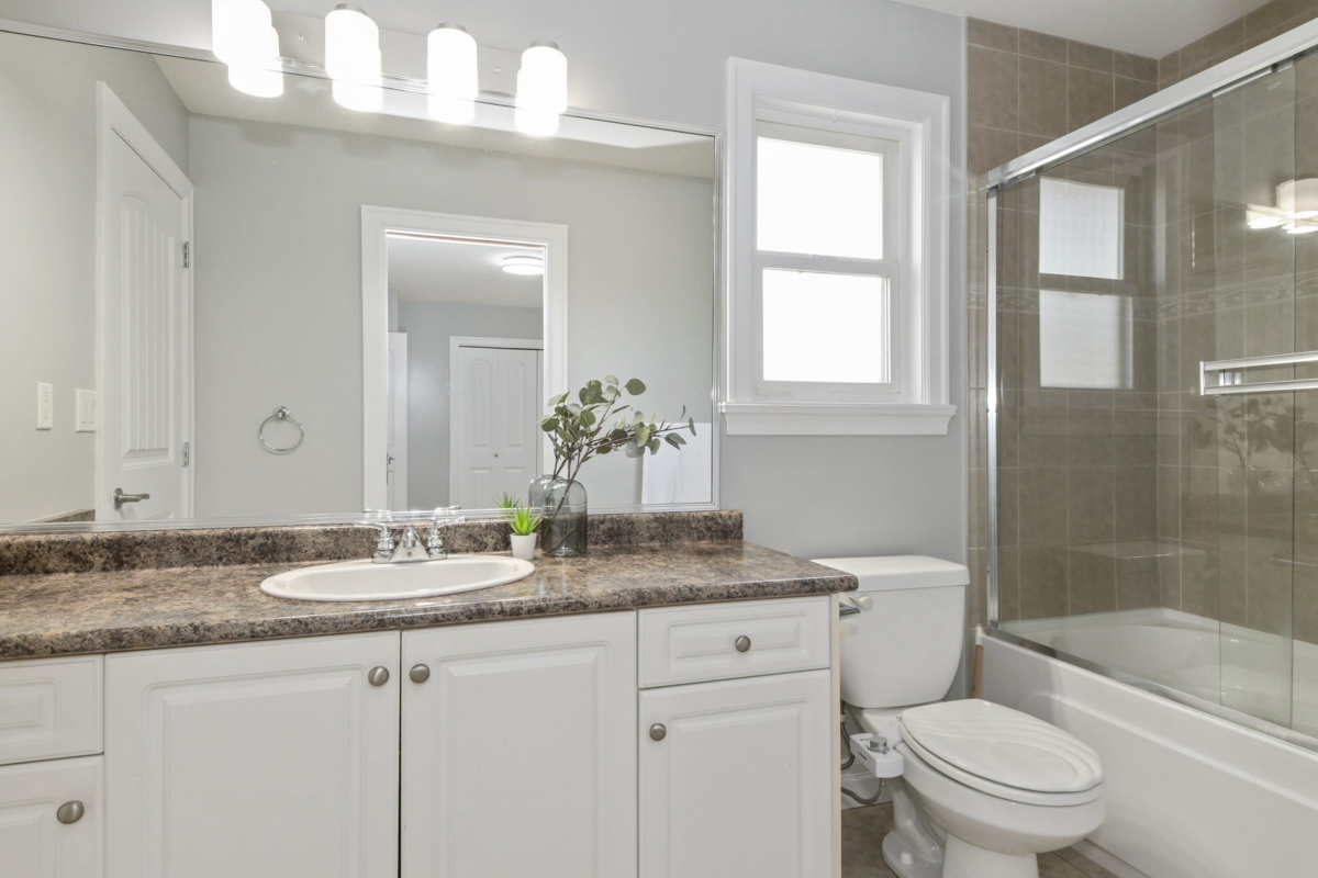 Entry Foyer Photo of 6351 167b Street, Surrey, BC