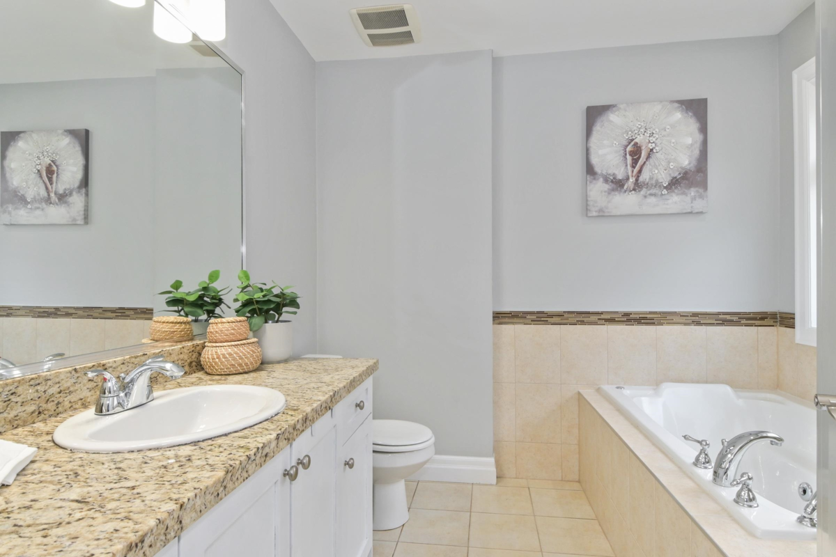 Powder Room Photo of 6351 167b Street, Surrey, BC
