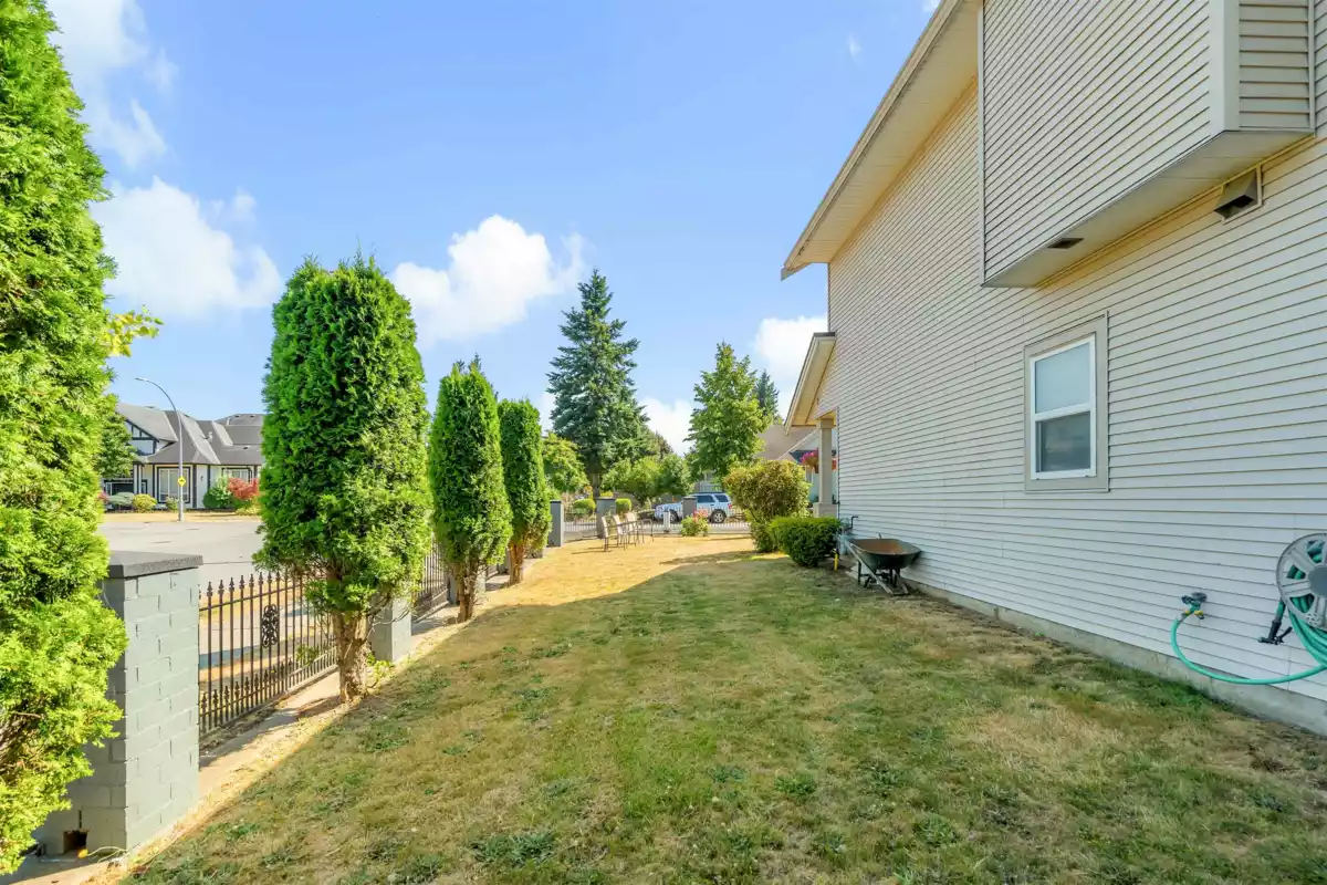 Entry Foyer Photo of 27895 Junction Avenue, Abbotsford, BC