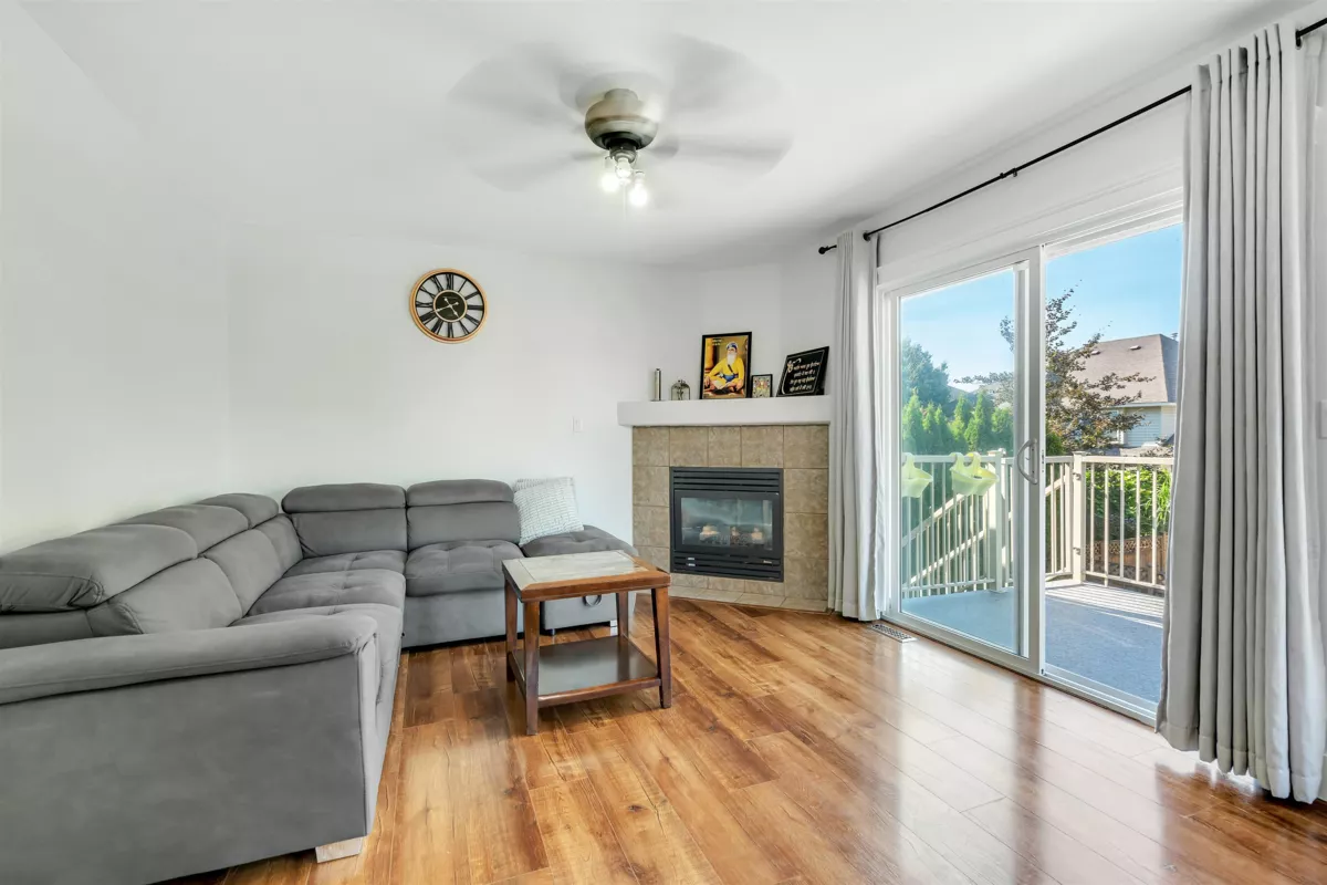 Family Room Photo of 27895 Junction Avenue, Abbotsford, BC