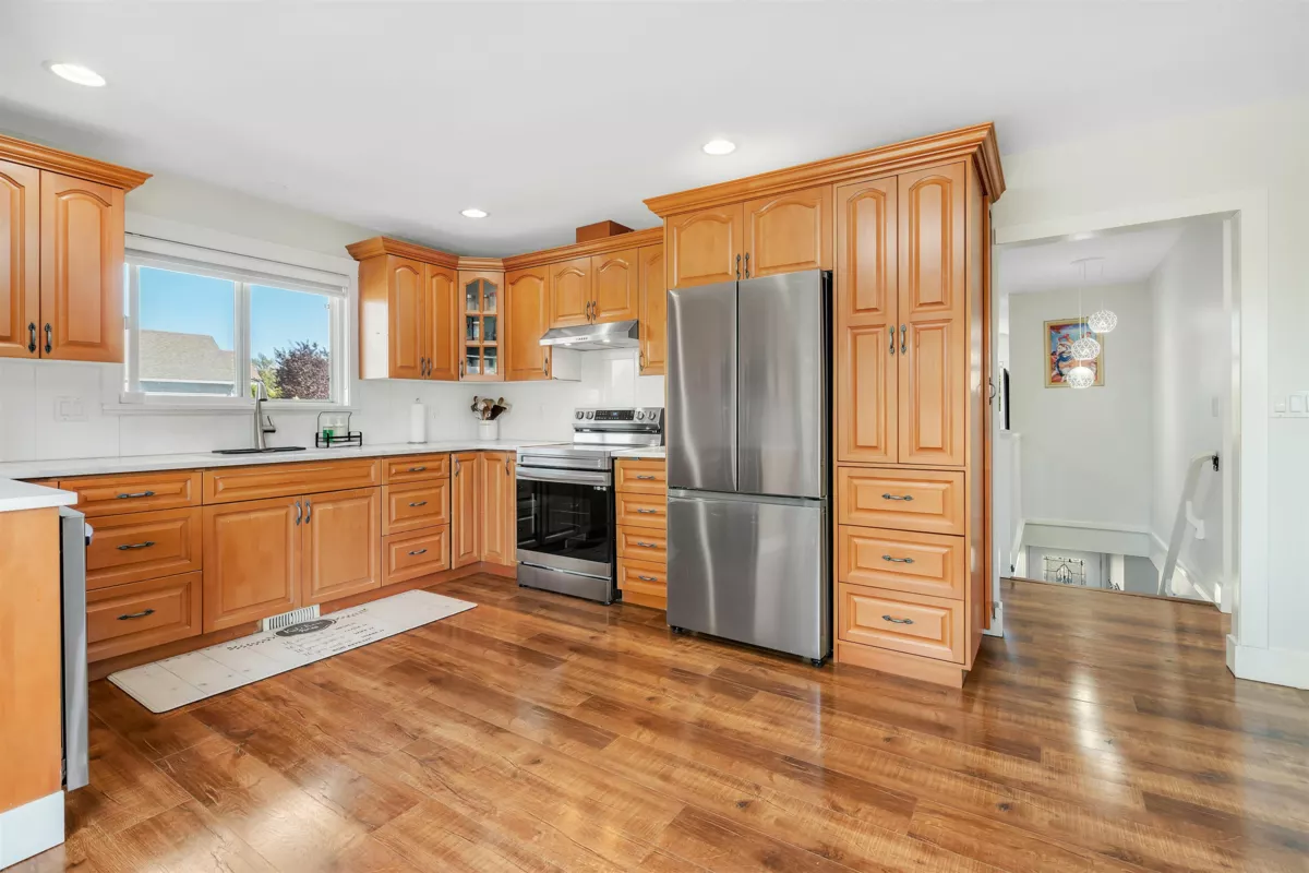 Living Room Photo of 27895 Junction Avenue, Abbotsford, BC