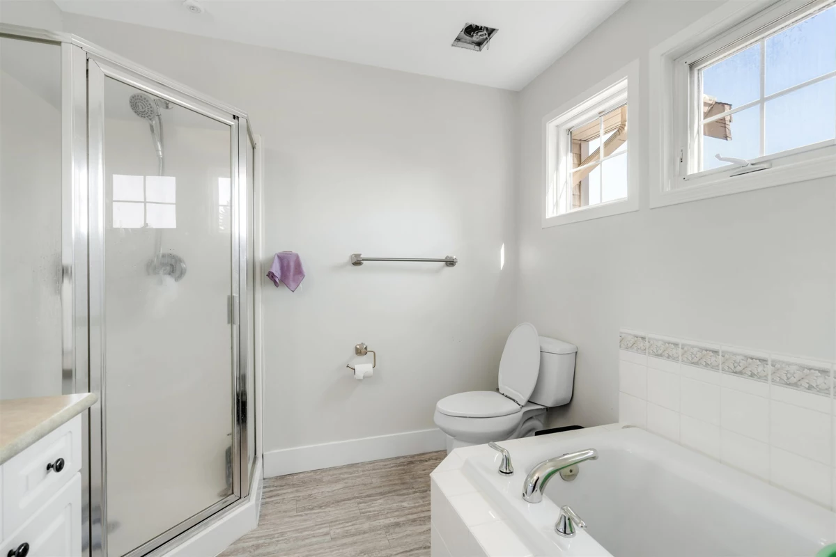 Staircase Photo of 27895 Junction Avenue, Abbotsford, BC