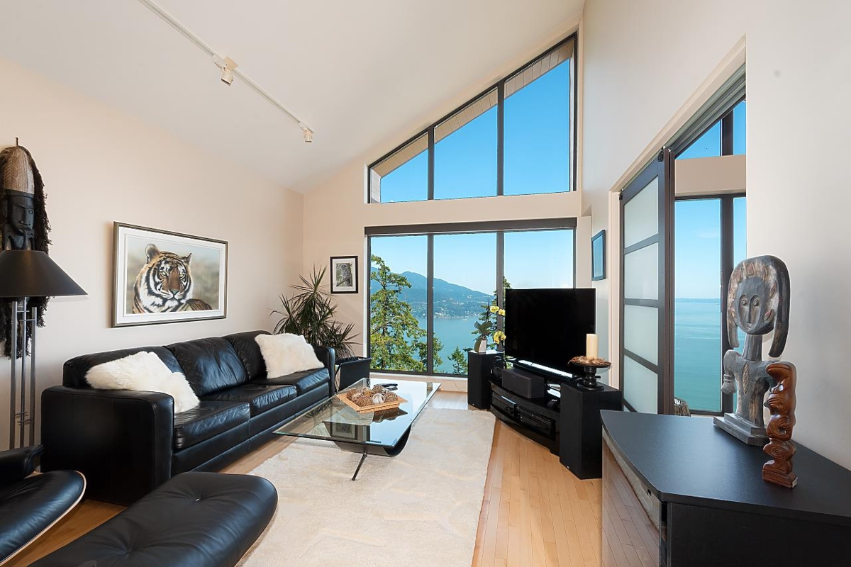 Entry Foyer Photo of 941 Valhalla Place, Bowen Island, BC