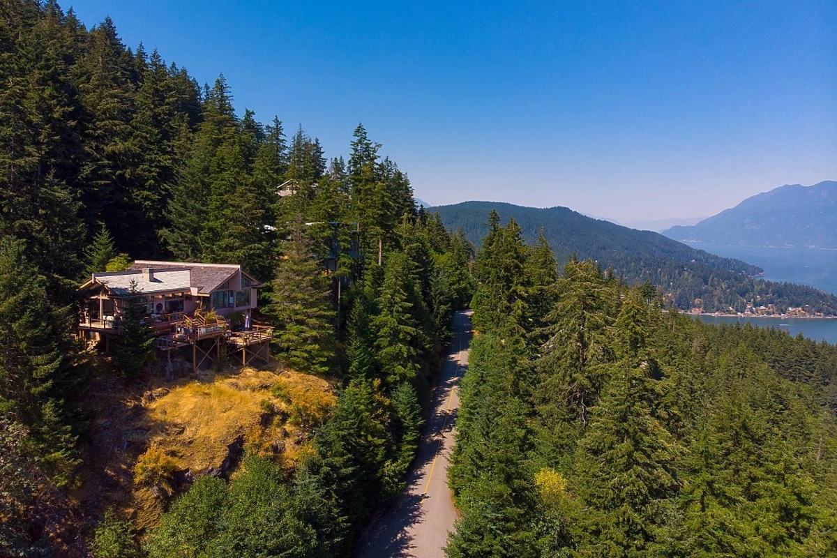 Front Yard Photo of 941 Valhalla Place, Bowen Island, BC