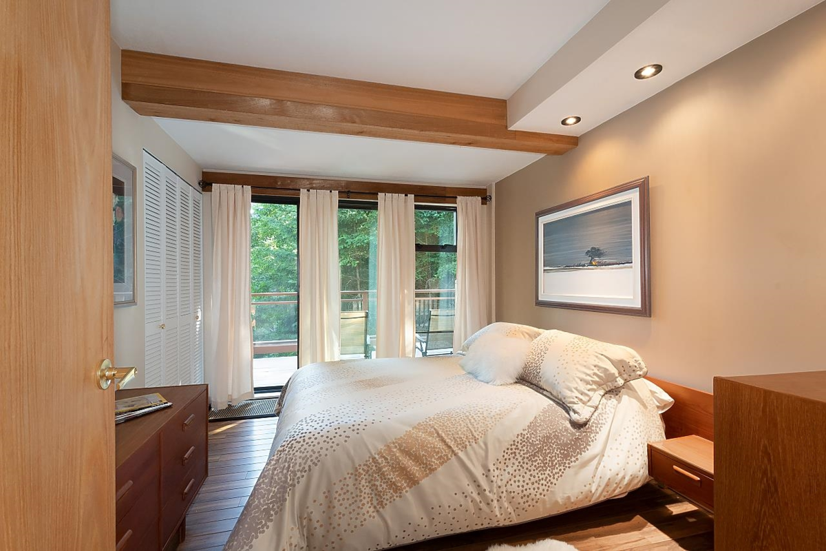 Outdoor Deck Photo of 941 Valhalla Place, Bowen Island, BC