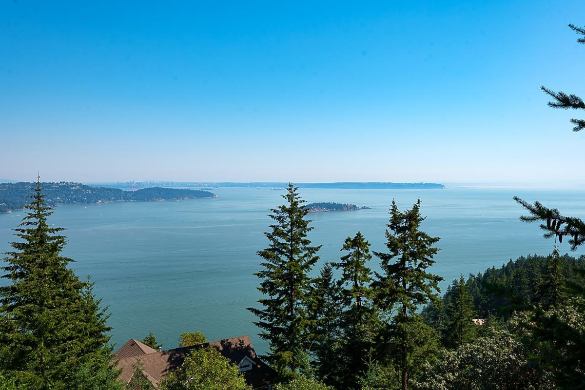 Powder Room Photo of 941 Valhalla Place, Bowen Island, BC